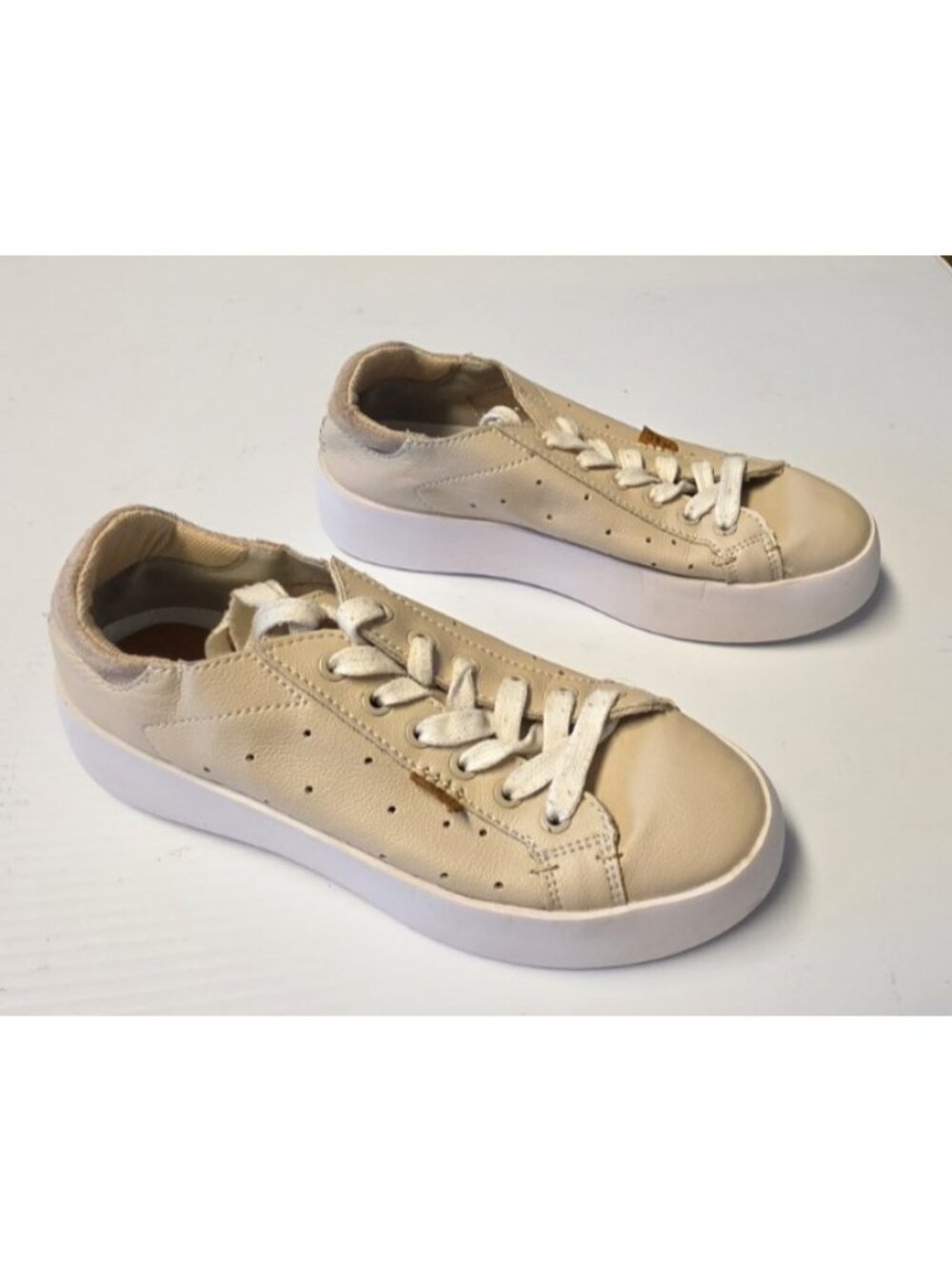 Outwoods Shauna-1 White Lace Up Sneakers Women's Size 8 Musse & Cloud